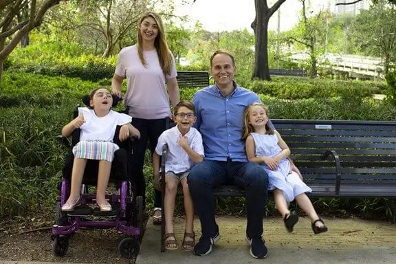 afbeelding van een gezin met een kind dat VNS Therapy heeft