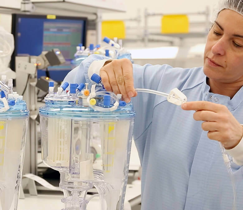 Employee working on Inspire oxygenators in Mirandola, Italy