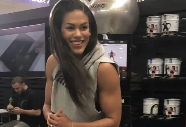 Maxine Dibué preparing for powerlifting